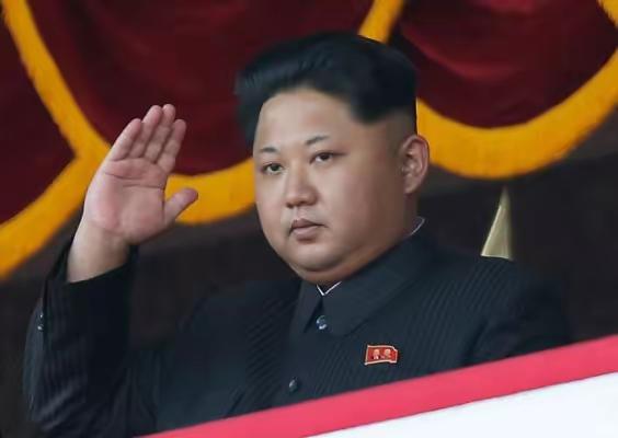 日本官员公然喊着“该拥有核武器”，这哪是“探口风”，分明是把人类安危当赌注，这种