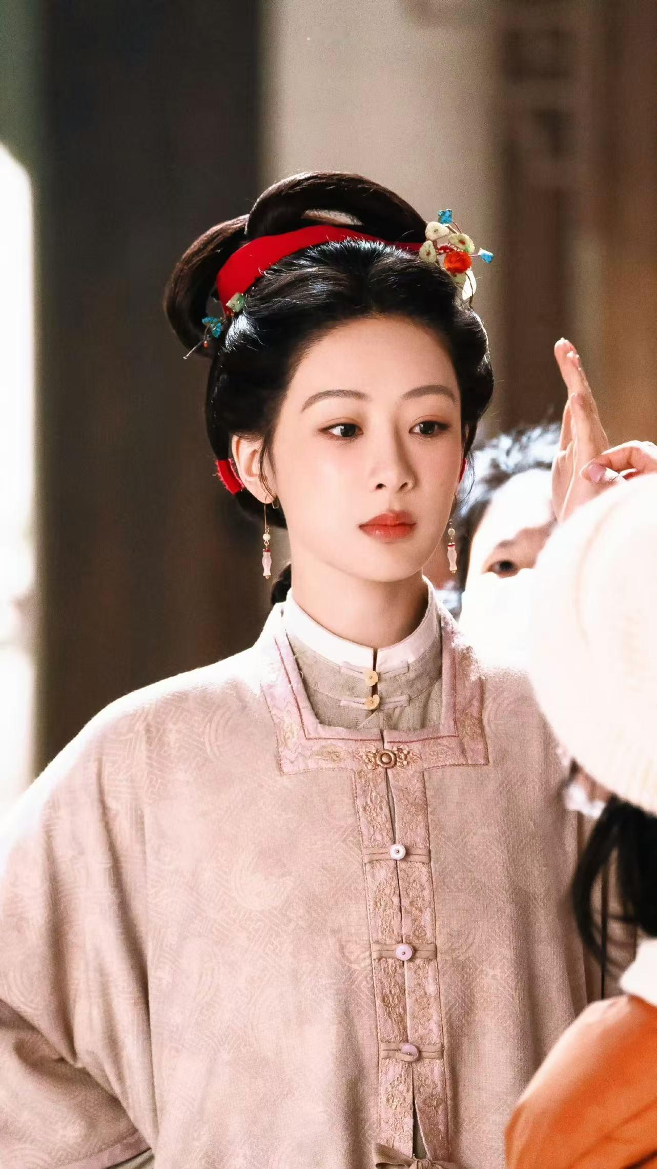 爱奇艺曾给杨紫送kpi锦鲤锦旗 时隔多年再回看，依旧觉得战绩炸裂！小亲热创下的收