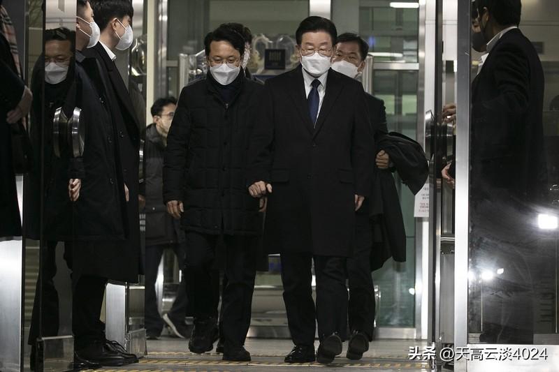 韩检方要求判处尹锡悦死刑 韩国这政坛真是一出接着一出的大戏啊！当地时间1月13日