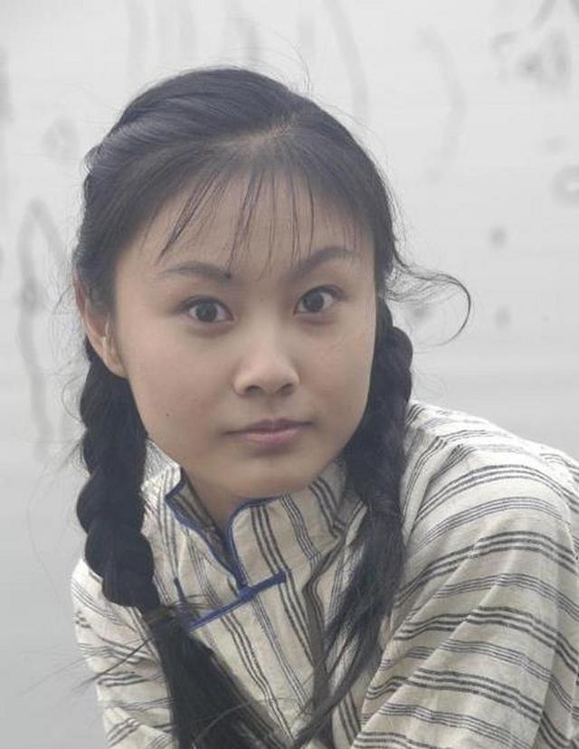 1977年，知青于文娟获得了返城的机会，她选择了回城。离开时，男友过来送她。于文