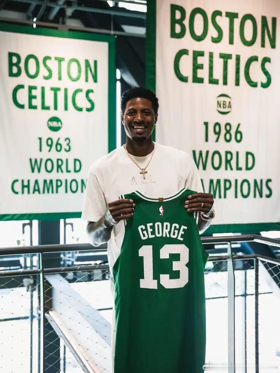保罗·乔治！！！正式加盟波士顿凯尔特人泡椒+獭兔，这是我这些年看NBA最喜欢的两