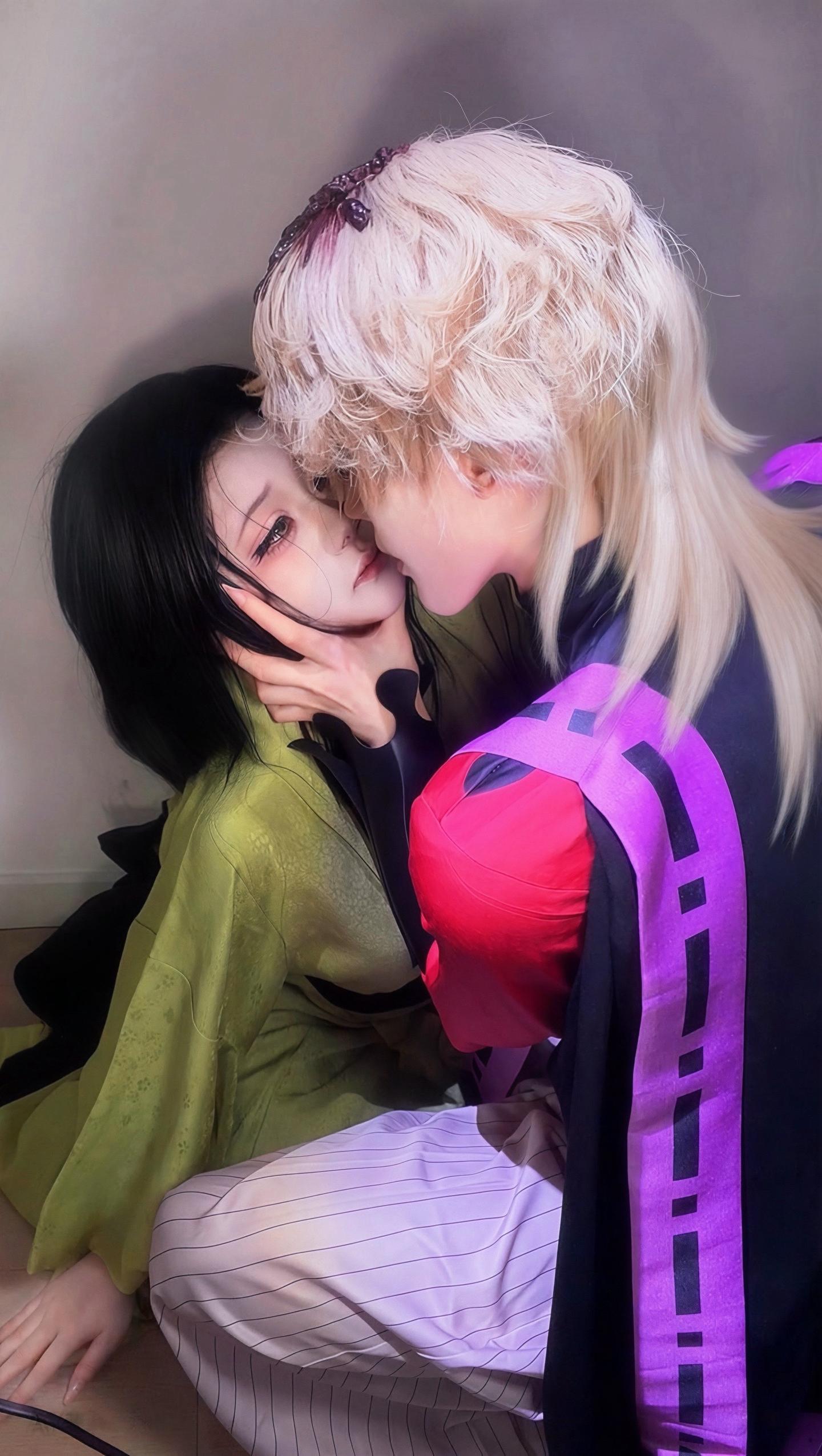 假神子得了个真圣女。童磨