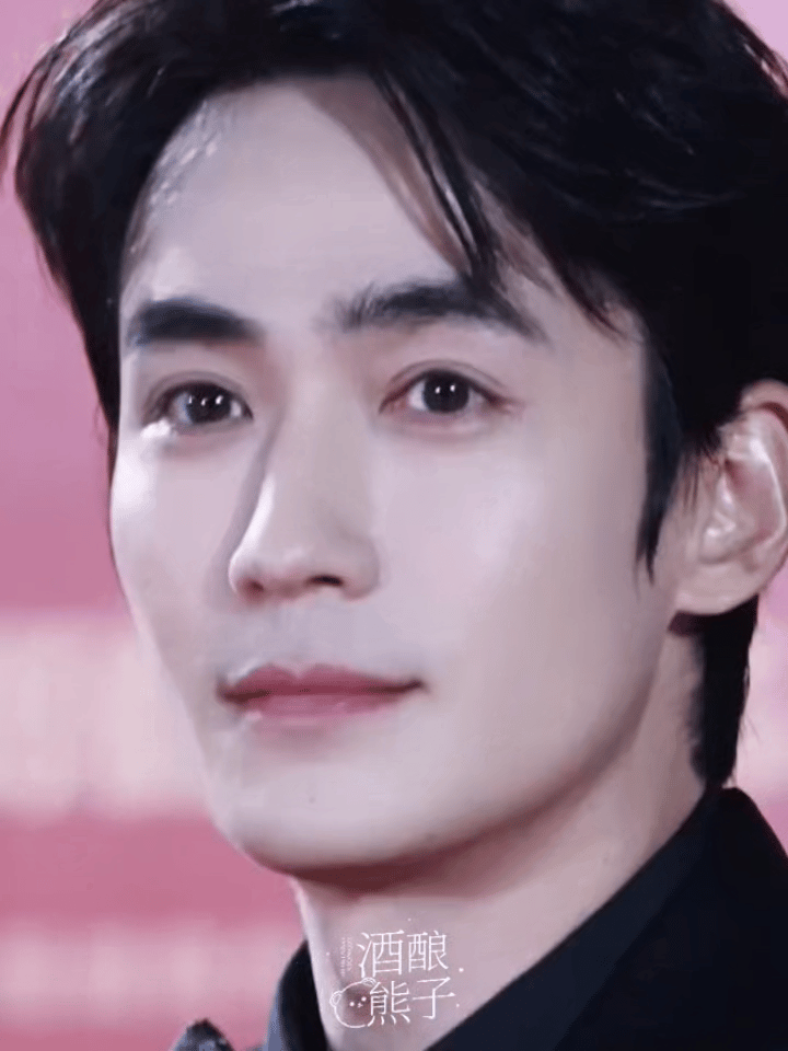 奖励自己摸鱼看帅哥