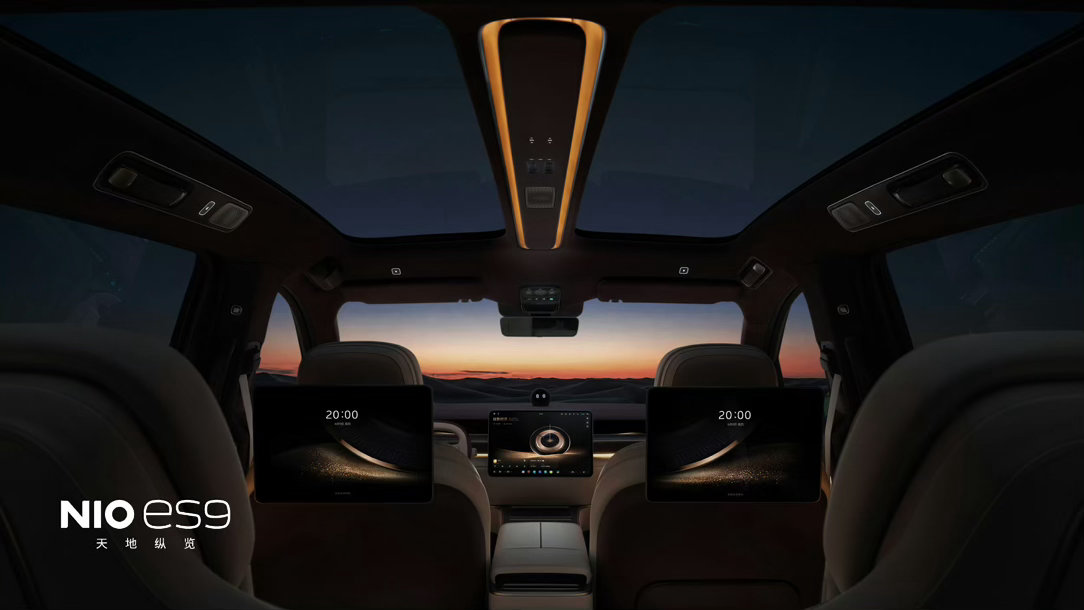 特别喜欢ES9/ET9上这个左右分开的玻璃车顶设计，总能让我联想到布加迪16C 