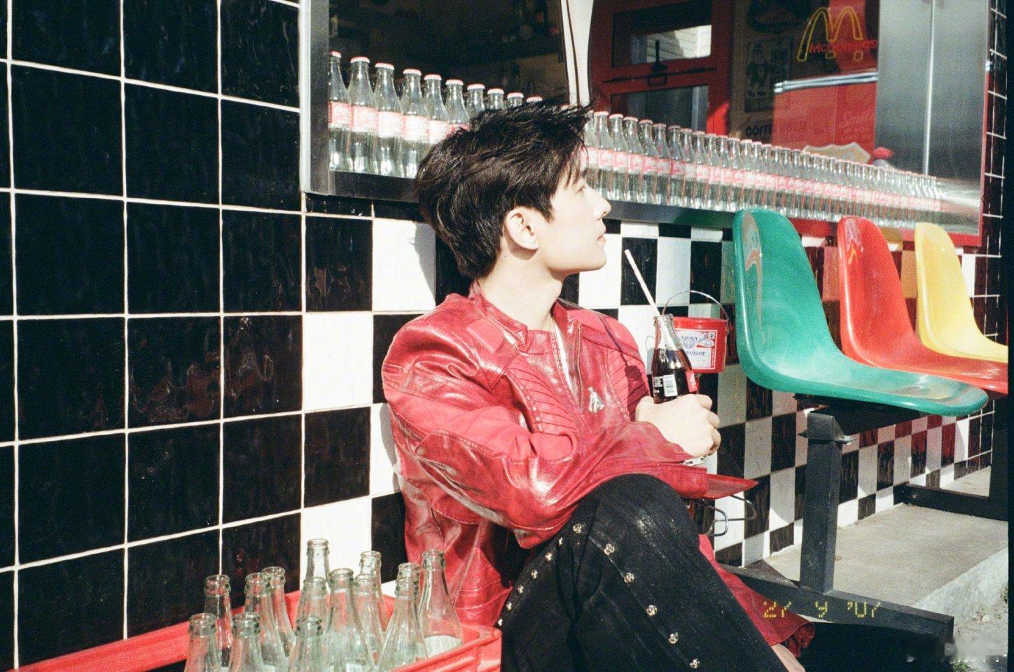 杨洋跨年营业图杨洋2026年我来了终于等到了杨洋跨年营业图如此权威一张脸简直不要