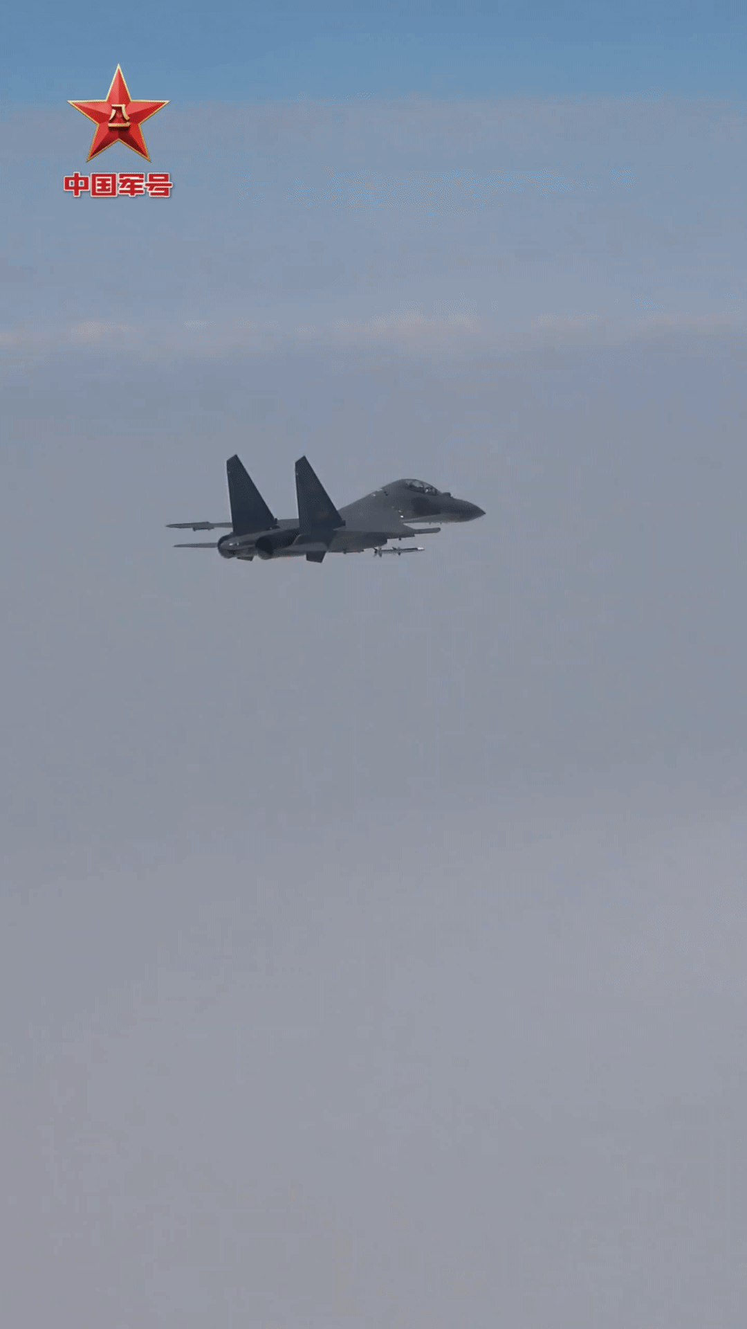 空军的石榴哥在演训中，实弹发射霹雳十二主动雷达制导中程空空导弹，虽然没有霹雳十五