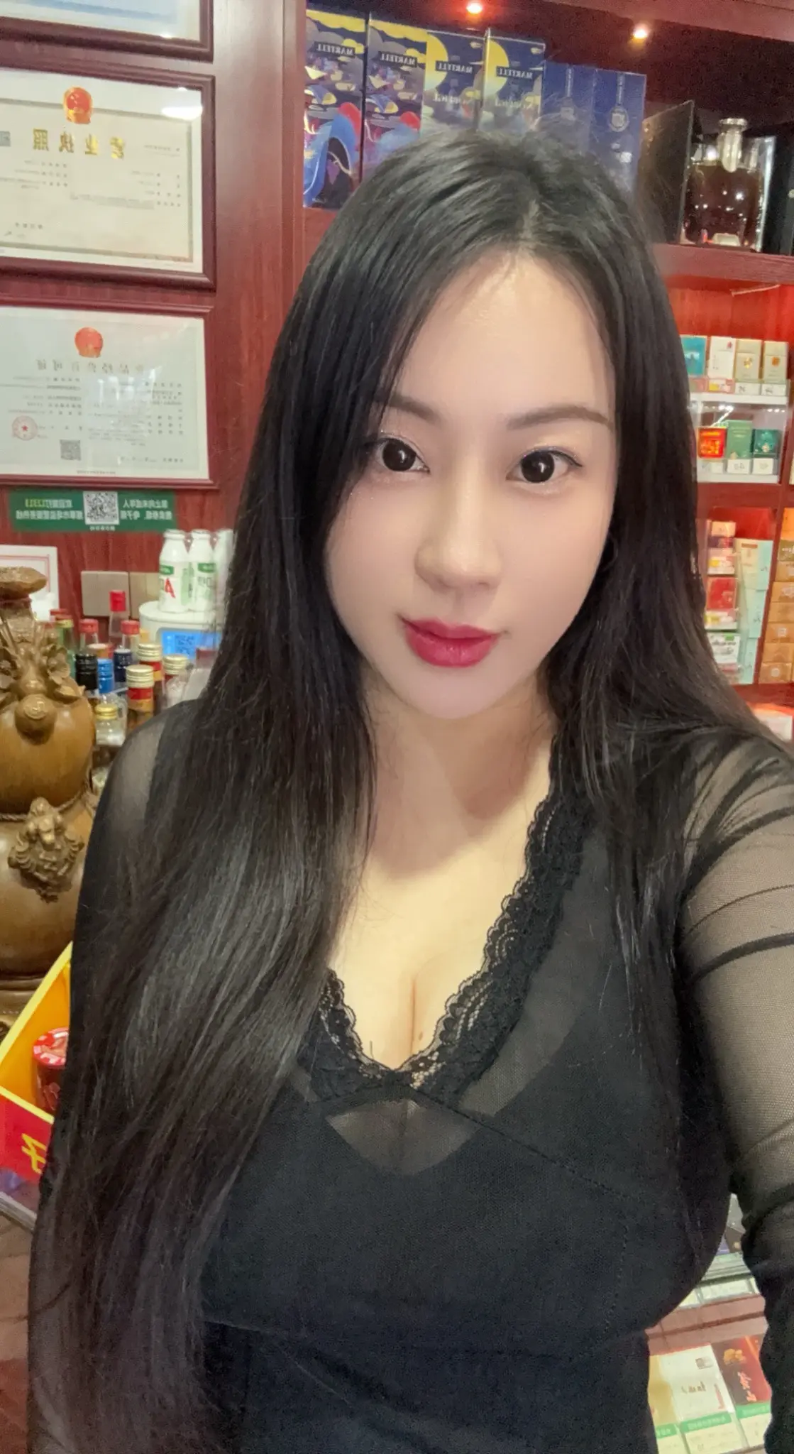 到一定的年纪，迷人的不再是脸，而是骨子里的气质，经历岁月沉淀后的灵魂...