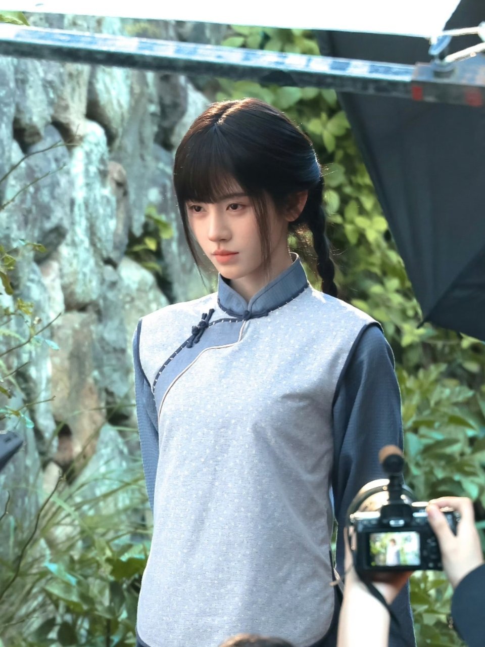 这个农村妹怎么那么多衣服啊