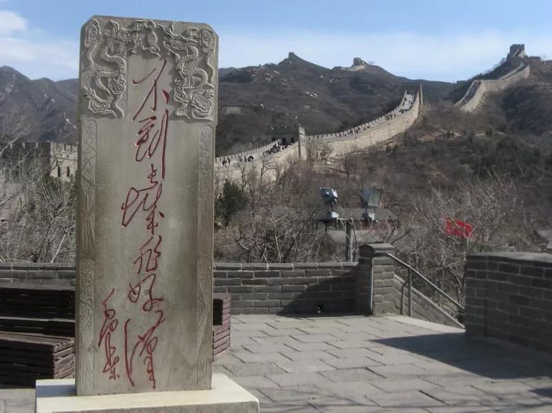 近日，八达岭长城的印度游客日益增多，然而他们较为随意的性格，让中国游客颇为担忧。