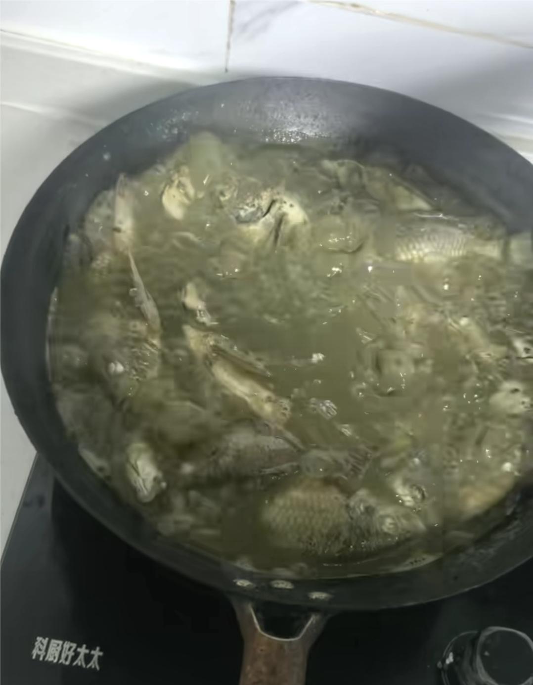 这锅鱼你敢吃吗？
