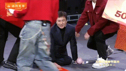 周深到哪都是团宠真是太让人羡慕了，他的队友都如此欧气，大奖尽在他们队，沈腾见状直