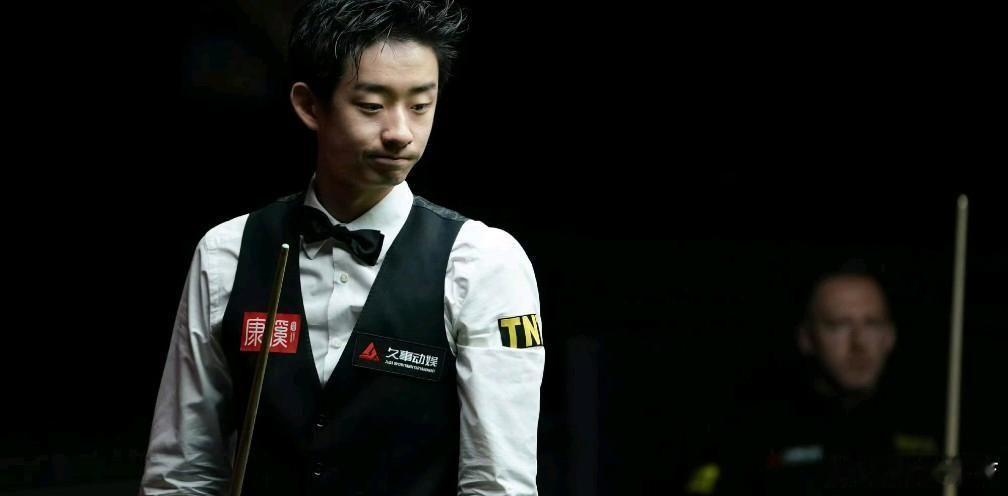 吴宜泽4比3险胜刘宏宇晋级64强，收获开门红！二零二六年斯诺克英国公开赛, 首轮