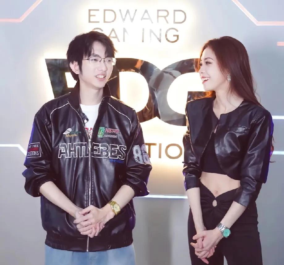 圣枪哥VS希然，希然主打一手上单

两个字，打在评论区！！！