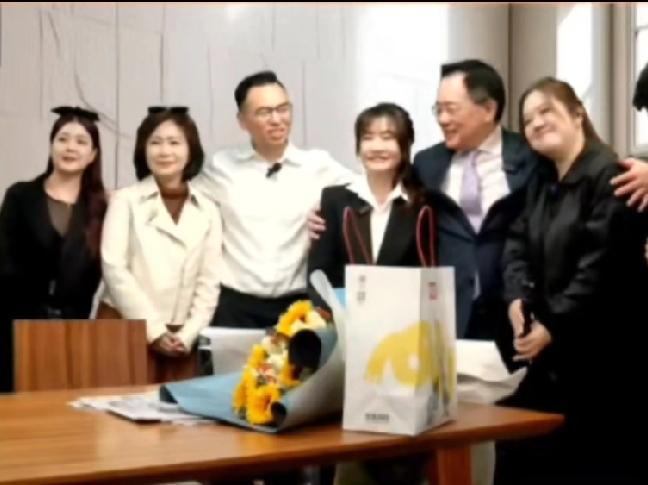 蔡正元终于要告别“中天”栏目，去服刑了，刑期是3年6个月，今年蔡正元是73岁，刑