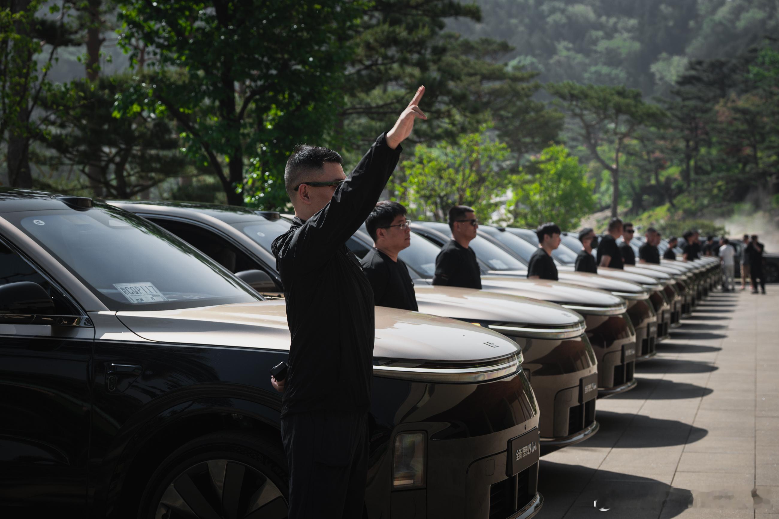 睡了几个小时睡不着了！新疆的9点多等于内地五六点啊关于L9 livis大家有啥想