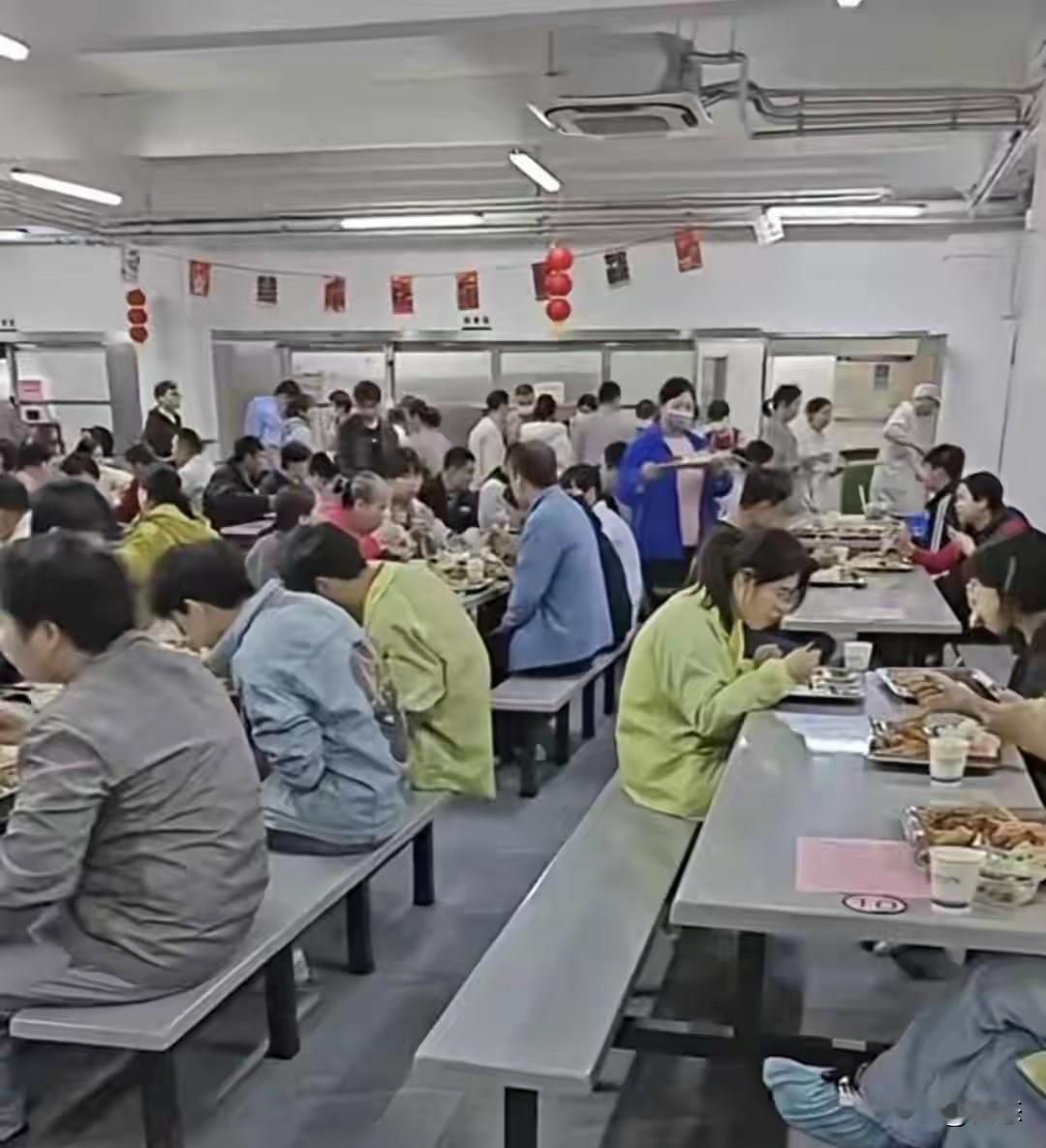 广东中山3000多人电子厂举办年会，年会一般都会有很多抽奖活动，这也是员工特别喜