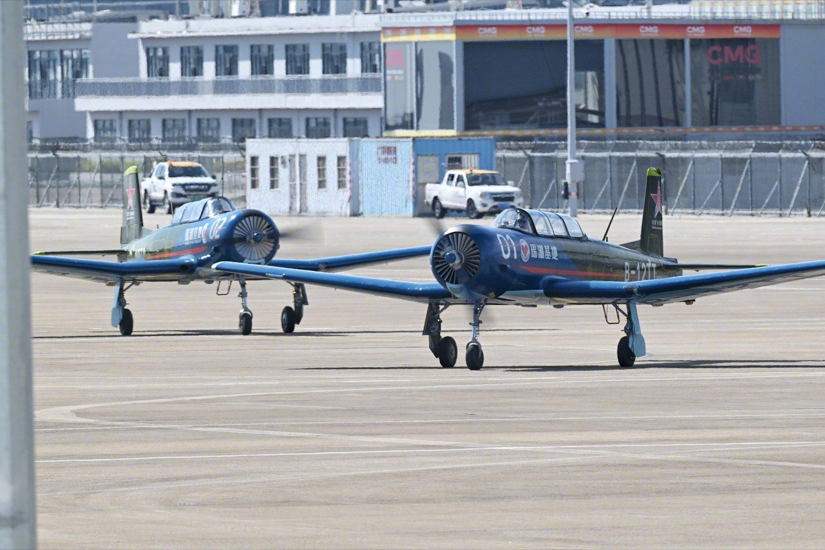 2025亚洲通航展 中国红星飞行表演队在本届亚洲通航展上使用4架国产初教-6型飞