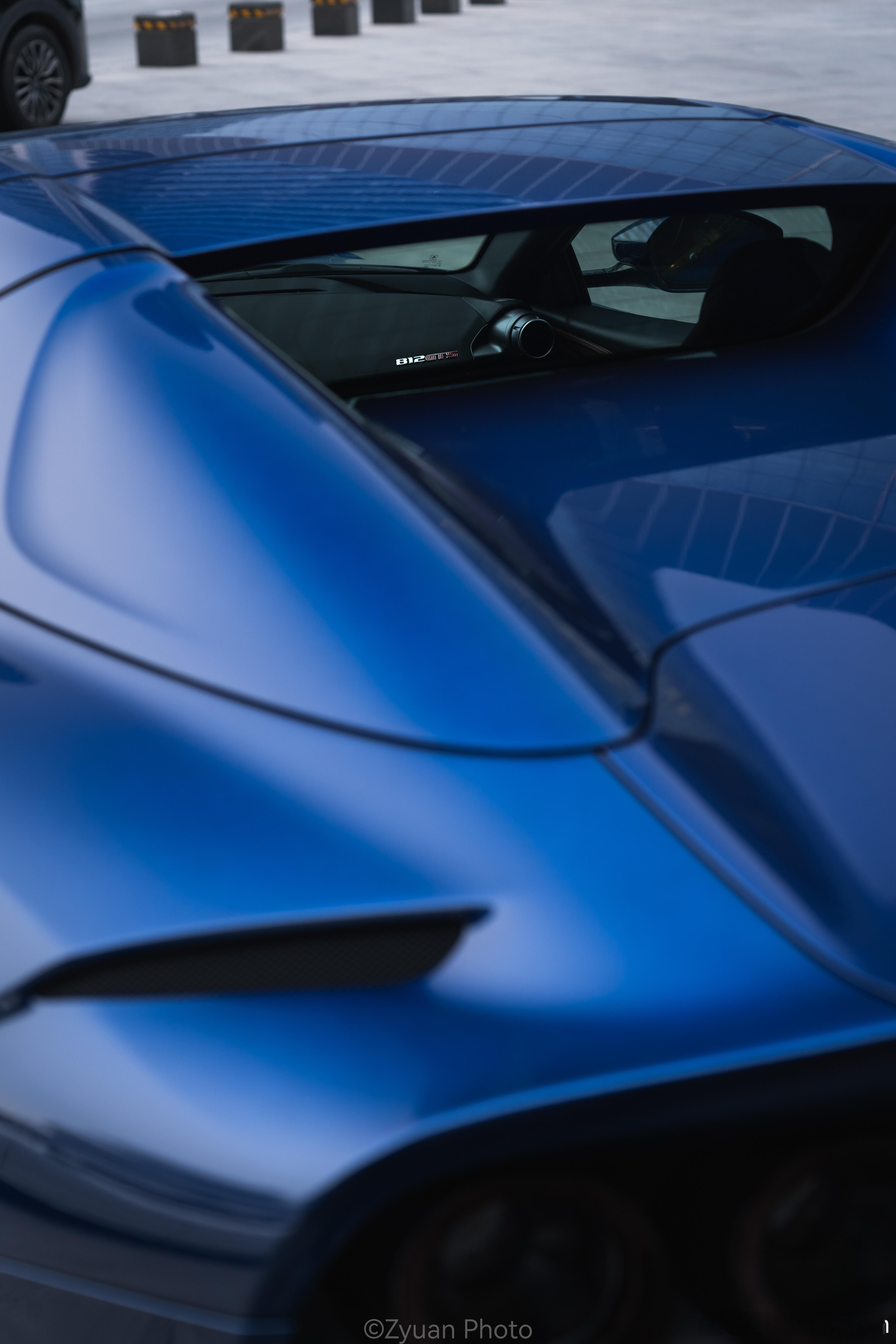 📸一台颜色深邃优美的812 GTS 🇮🇹看了许久的红色，Blu Tour 