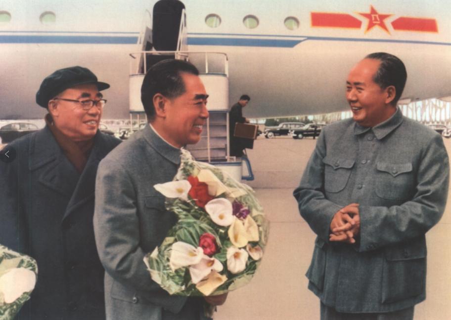 毛泽东、朱德亲自到西郊机场欢迎周恩来从苏联回国（一九六四年）