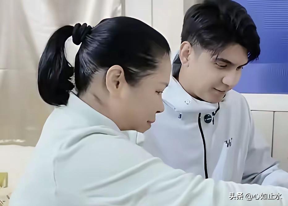 麦子回国探亲，父子亲密如友，母亲沉默回应十年单亲路

2026年6月，麦子又一次