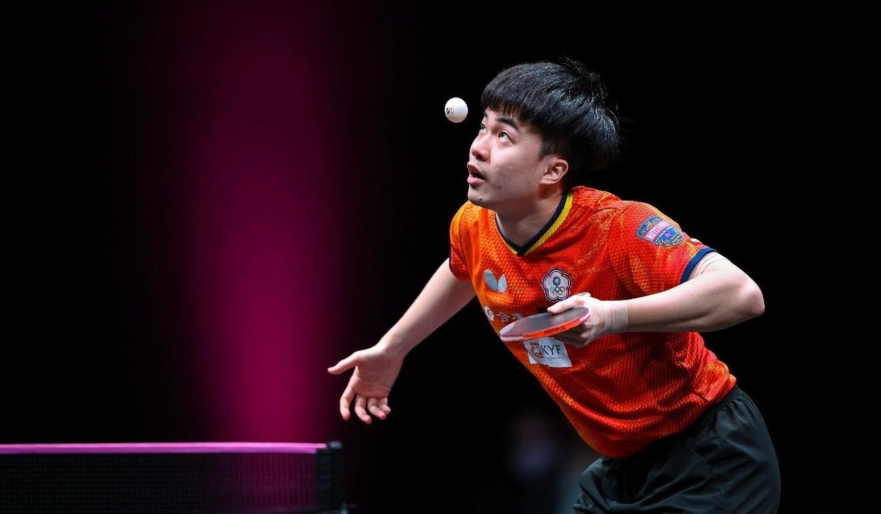 张本智和🇯🇵输了第一局[吃瓜群众]！
第一局林昀儒12-10先胜张本智和🇯