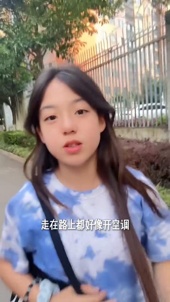 我们来云南避暑啦。现在只有24度，走在路上都好像开空调。现在上海都已经38度，美