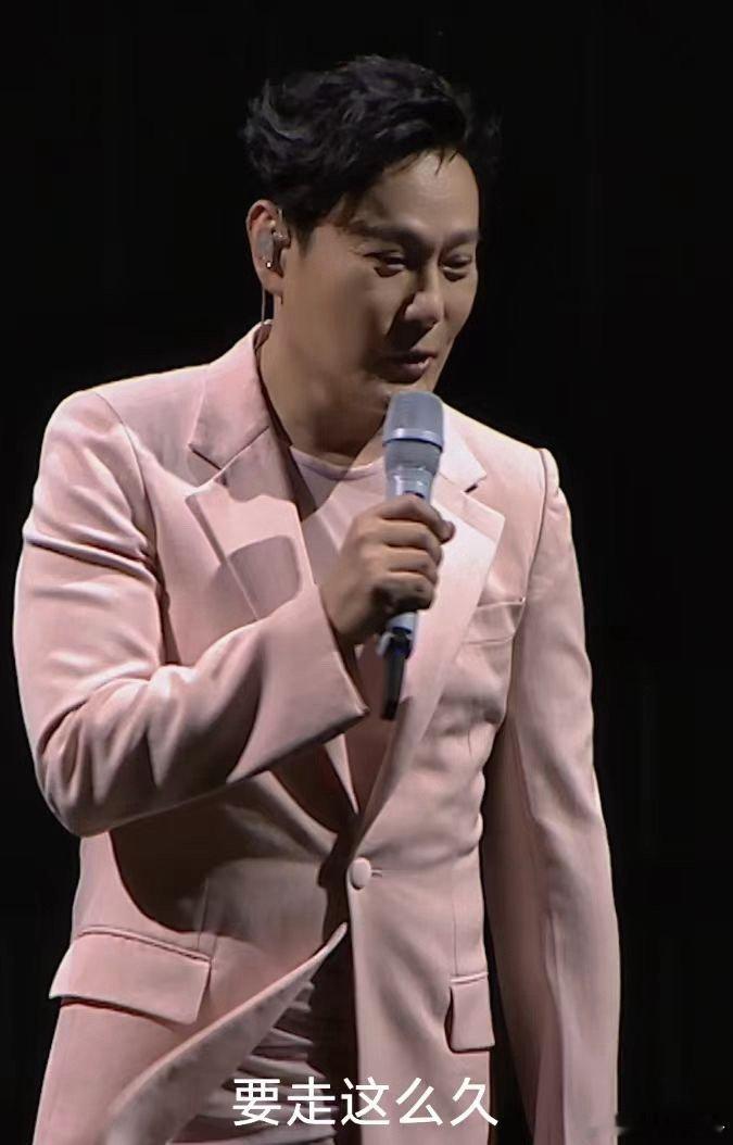 #张信哲在衡阳和路人抢打卡点#  听到张信哲这么一说还挺想去衡阳旅游一波，估计以