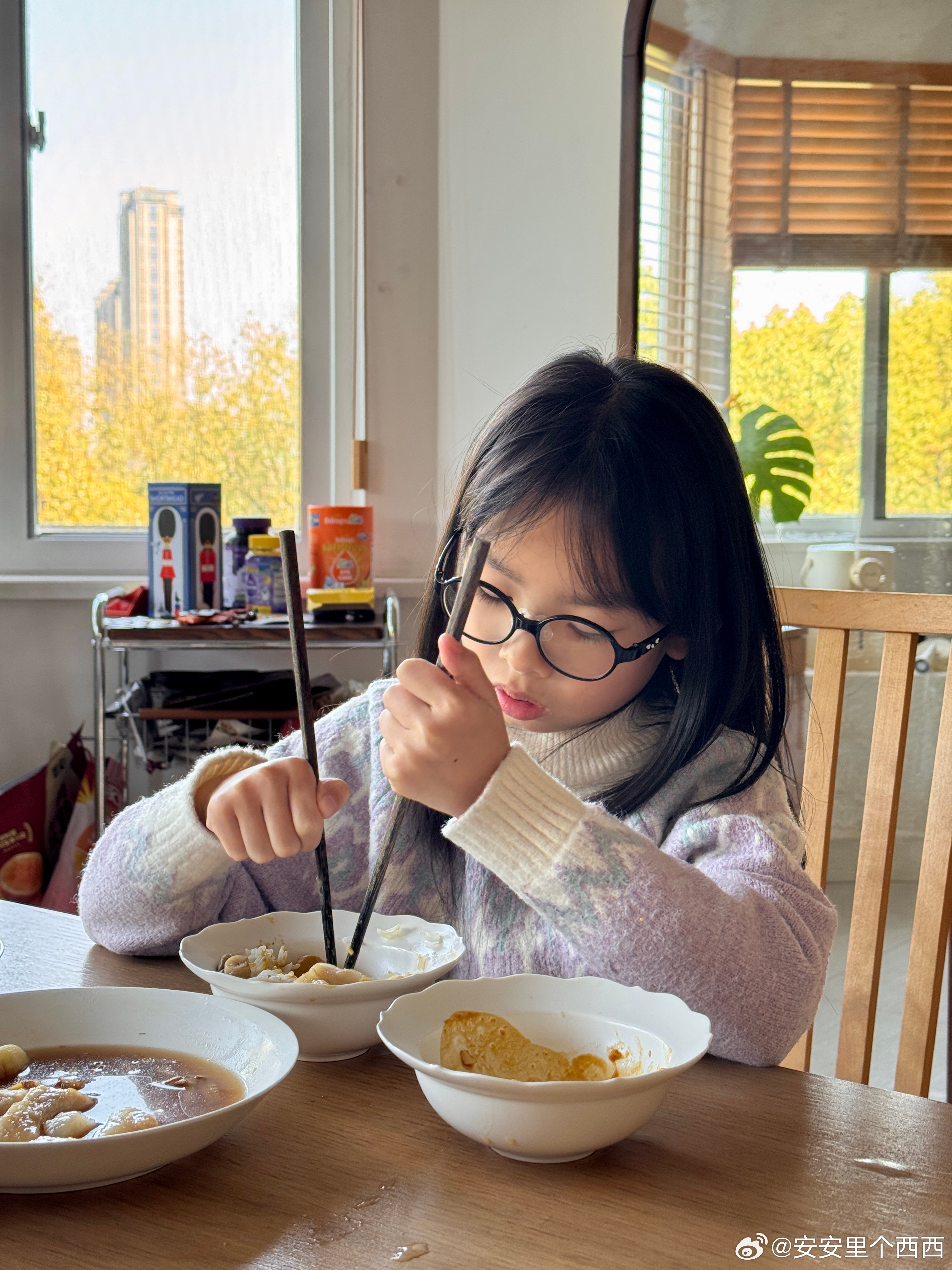 午好今天一家三口一起吃减脂餐图二是三人的量图五是我一人的量给他们爹两额外安排了白