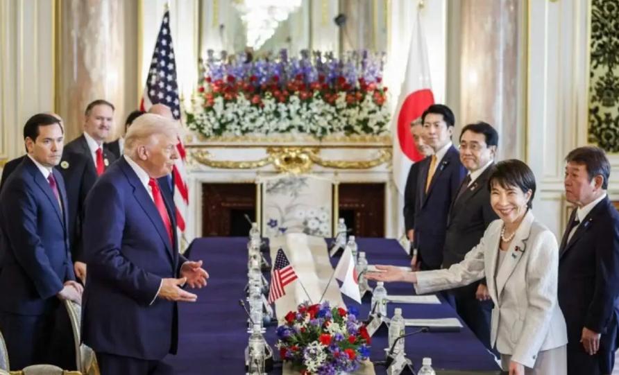 日本不会送礼，没人送东西送帽子，在咱们这边说给人送顶帽子，是骂人的。日本选女首相