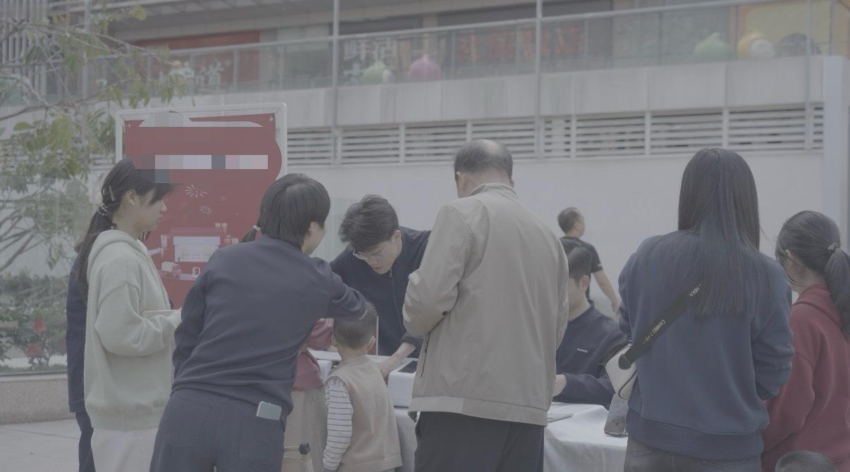 此刻春运的意义具象化了 赶春运的人，谁不是揣着满心的期待，又带着隐隐的不安？怕半