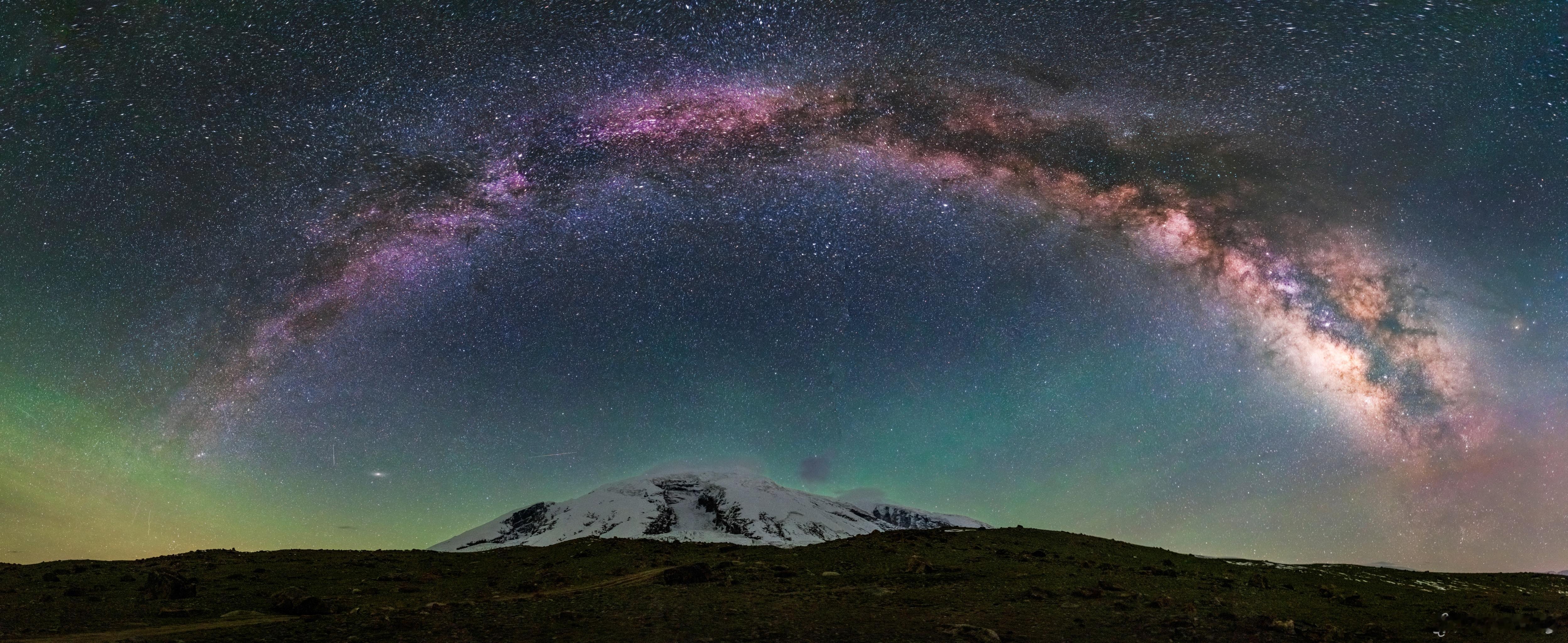 天哪我的第一张银拱居然真的成功了！用24mm焦段做全景拼接的38张照片，每一张照