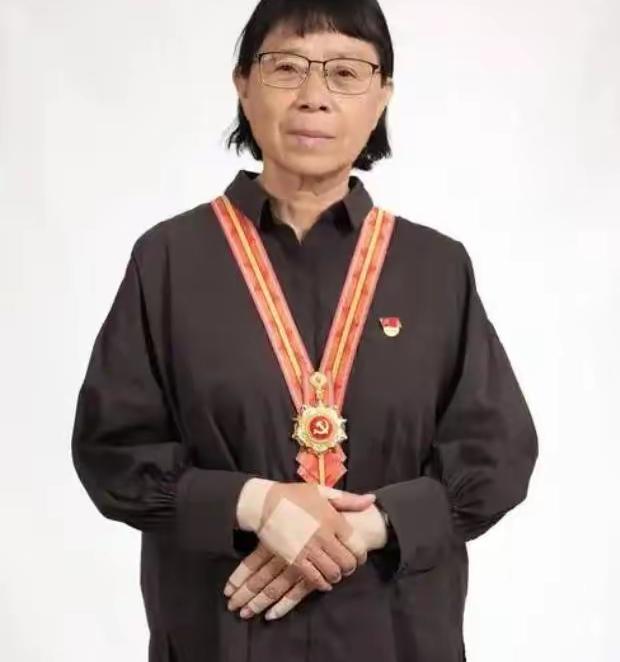 “不愧是写入共和国简史的女人”！张桂梅交权了，华坪女高新教学楼明年3月投用。
 