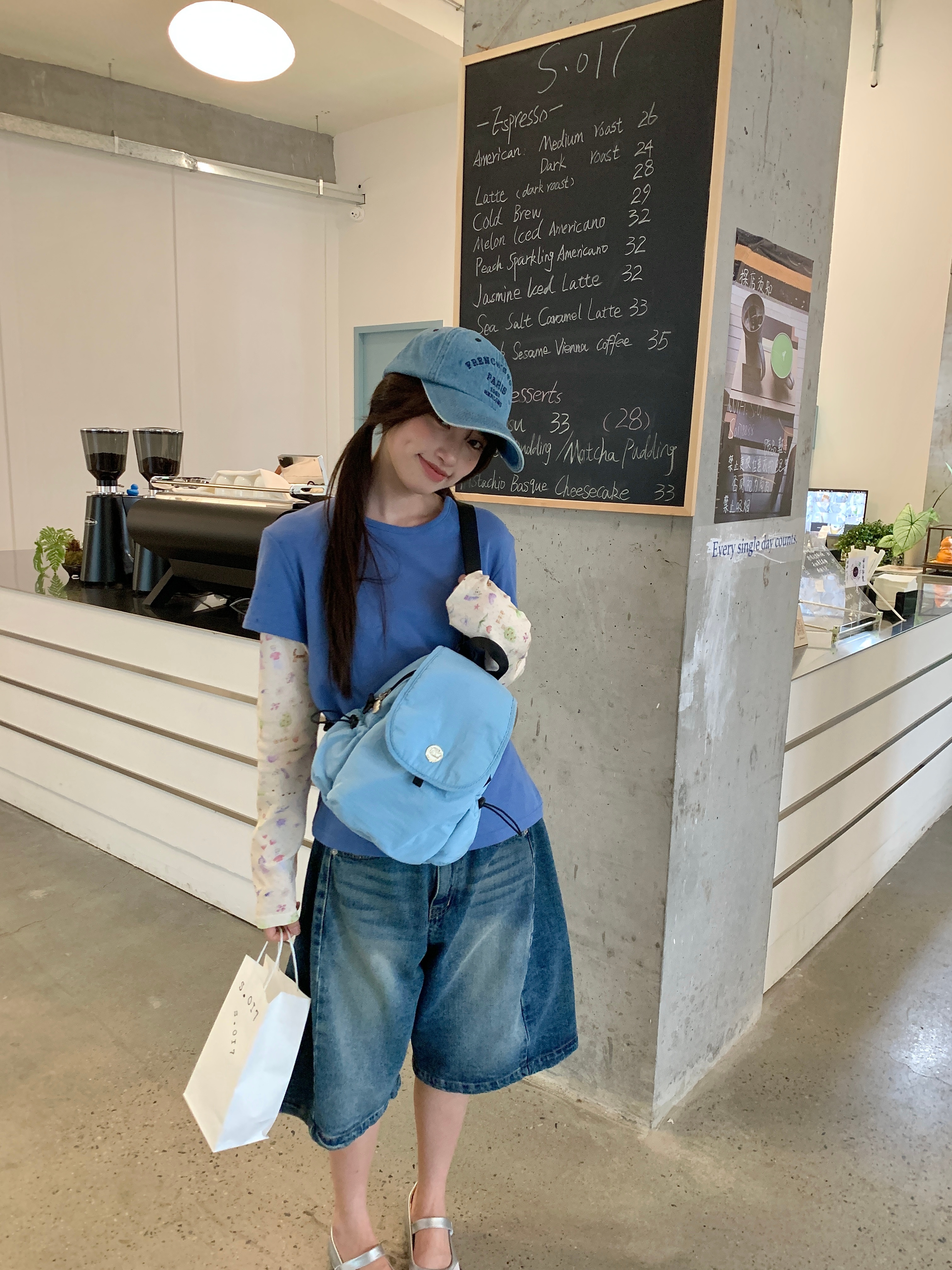 剧剧活力系列还做了一个蓝色更是好看得没边哈哈这个料子其实近看不是纯色有小线格 很