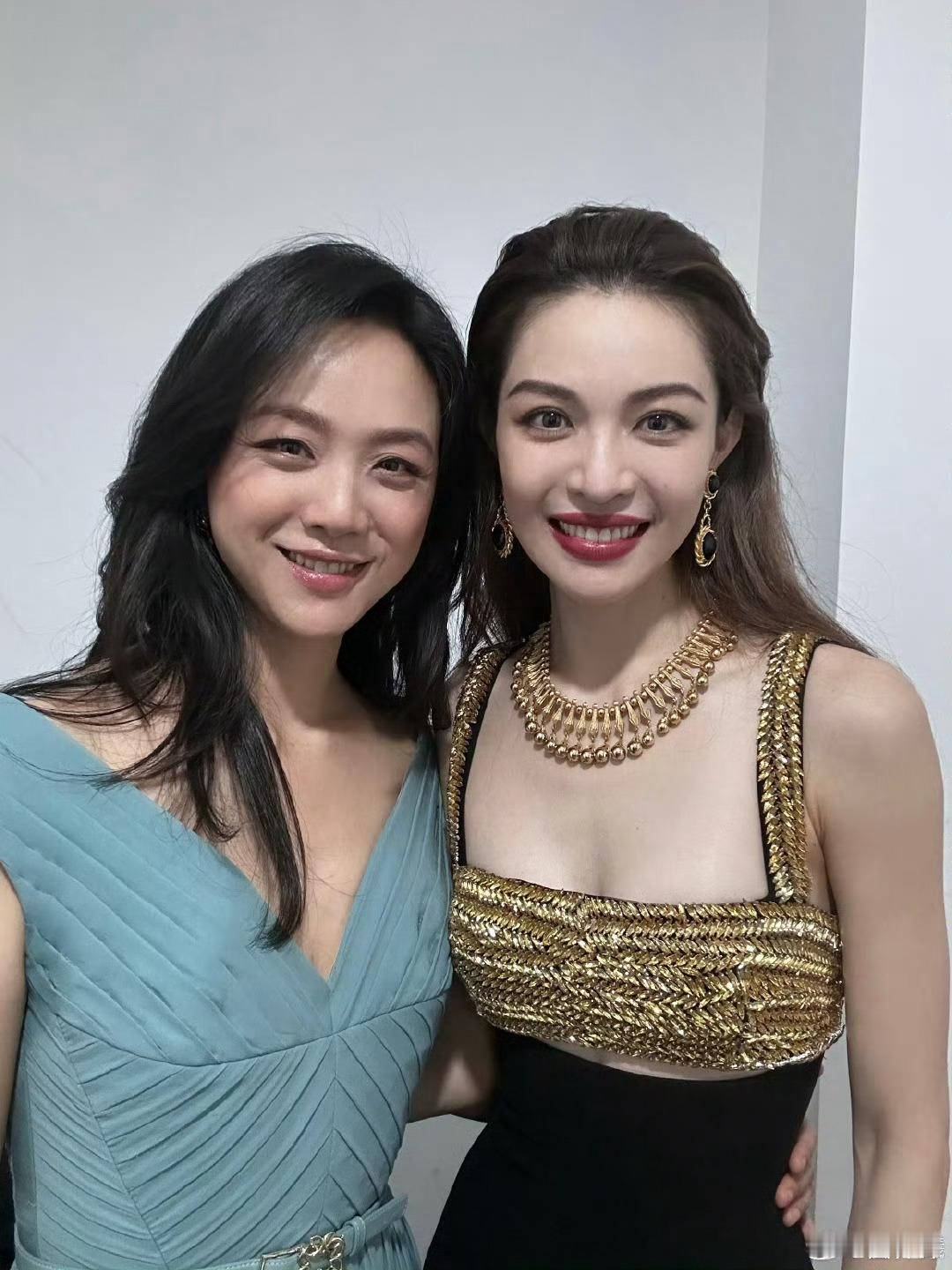 钟楚曦成功追星汤唯  美女同框好养眼🥺🥺 