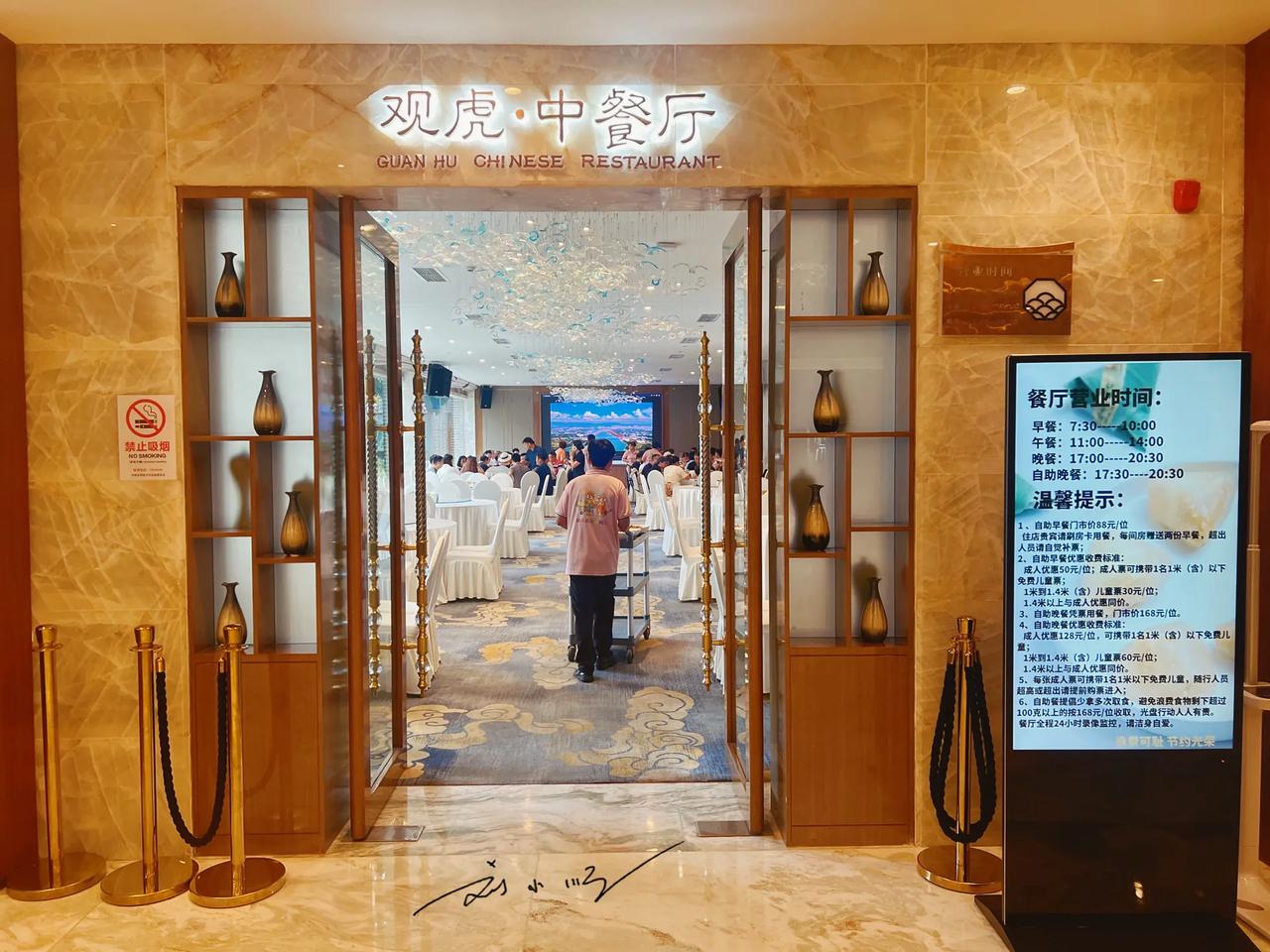 这是广西贵港一家可以跟老虎“同吃同住”的酒店，你知道具体在哪里不？[灵光一闪]
