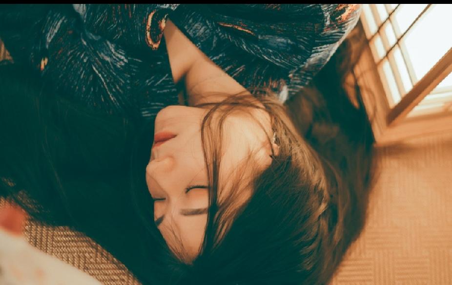 有次我们几个和领导聊闲篇，不知怎么就说到上次出差，他们喝完啤酒没解手就上高速了。