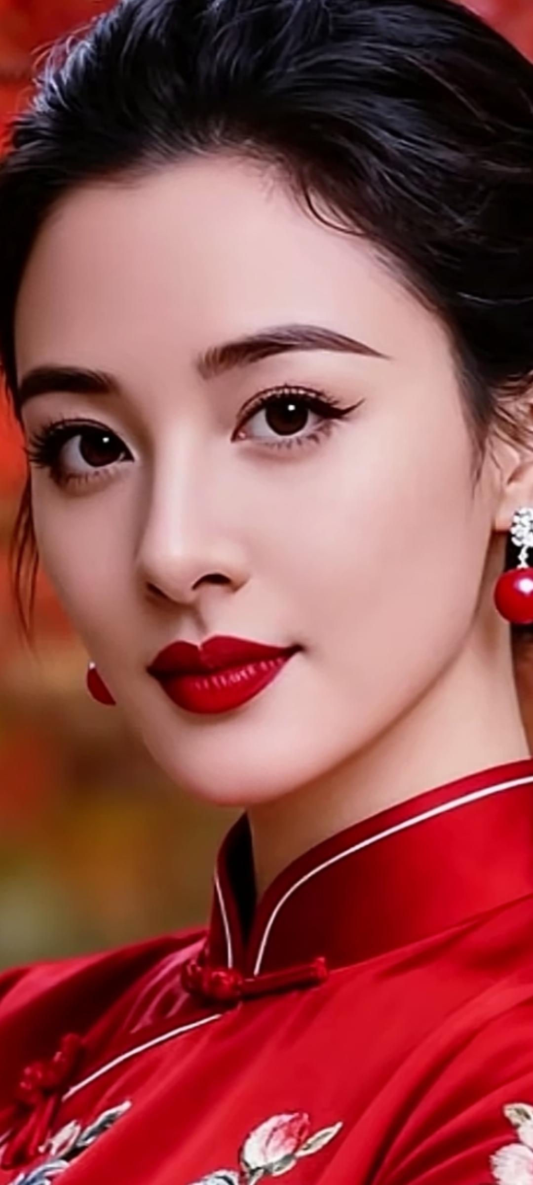 惊艳的东方美人，红衣配红唇，尽显古典韵味！