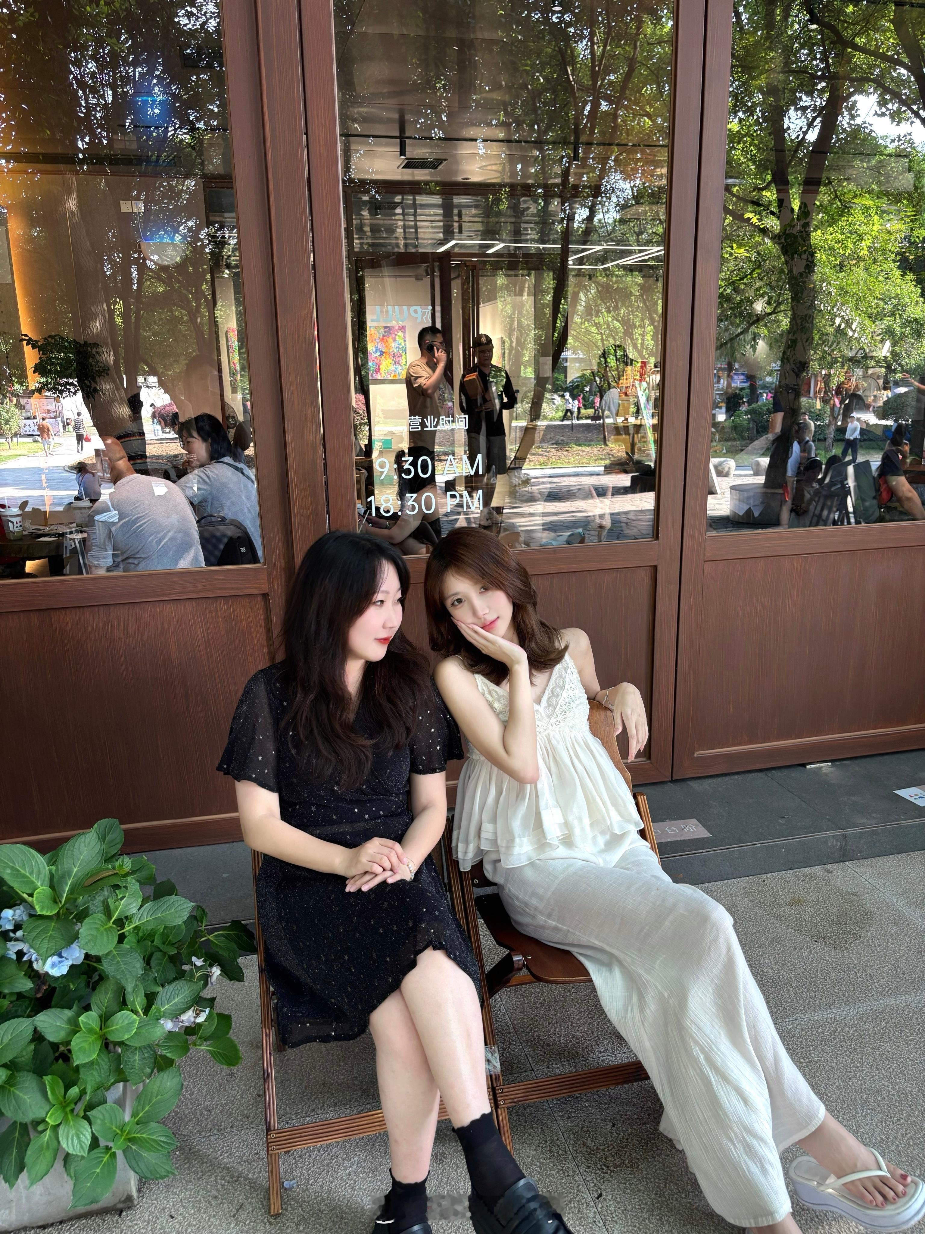 和朋友聚会的开心 ​​​