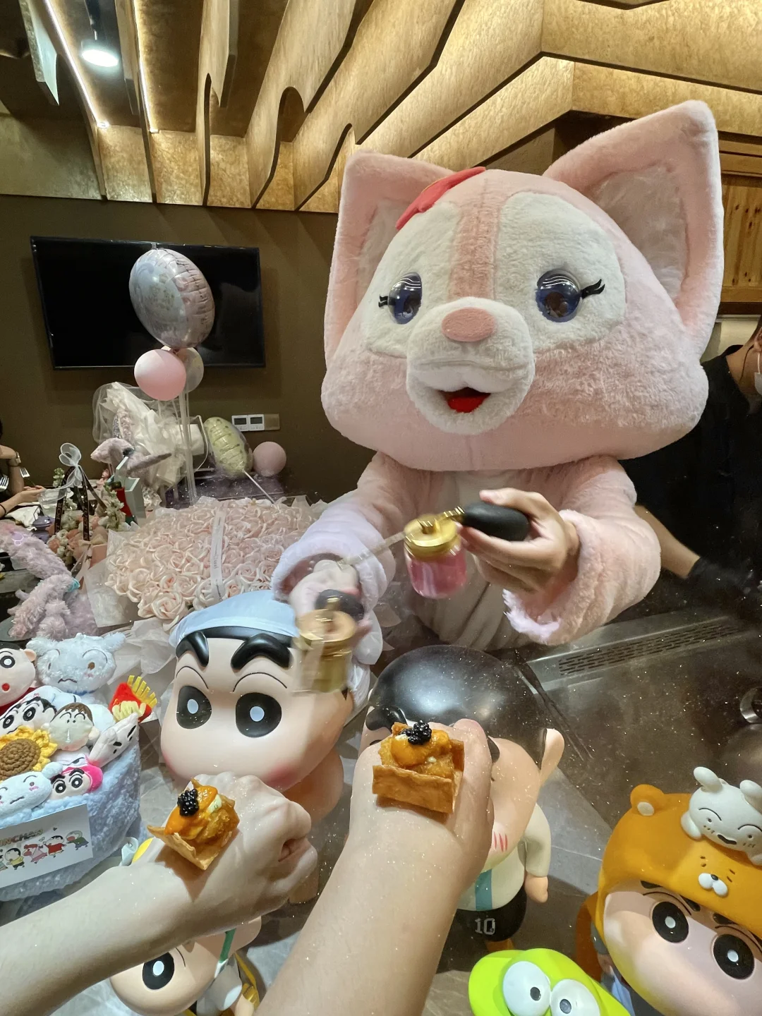 广州真的遥遥领先…蜡笔小新主题哦妈卡些…