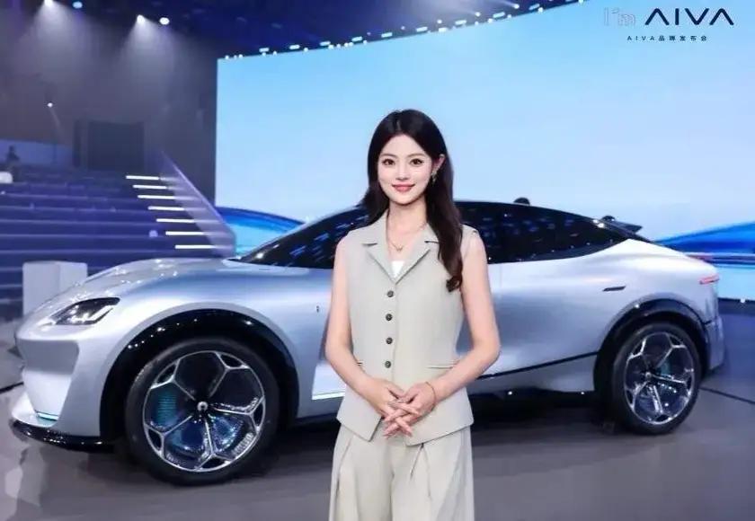 这就是赤裸裸的现实啊：
电车1年电费1000元
油车1年油费10000元
电车5
