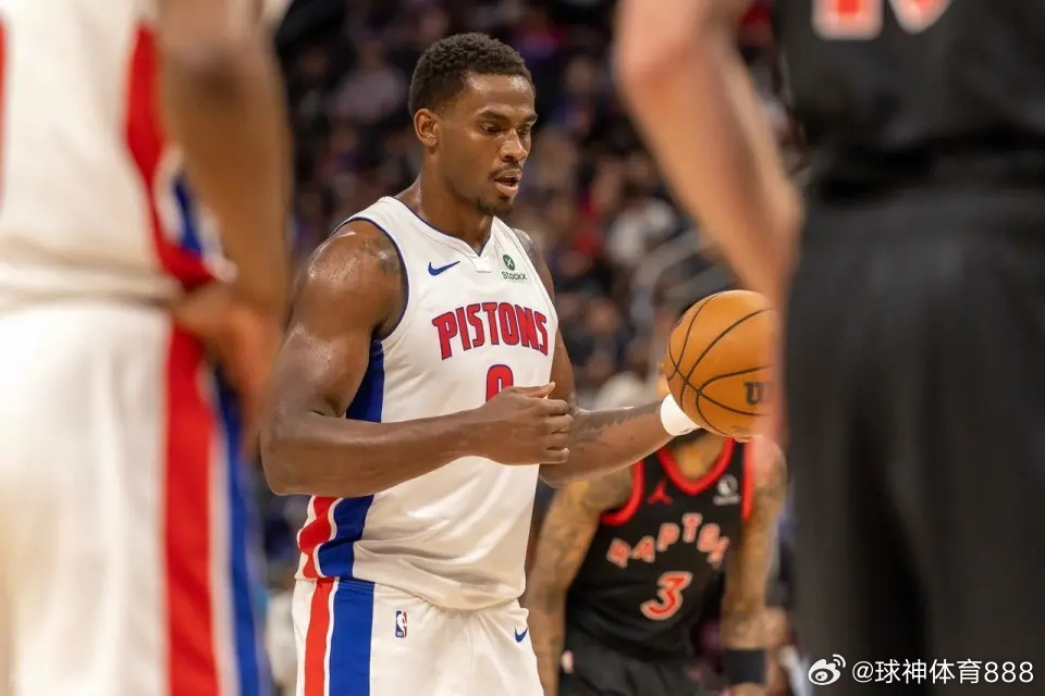 杜伦13中12活塞力克猛龙，杜伦复出内线一柱擎天。全场比赛，他出战34分钟，13