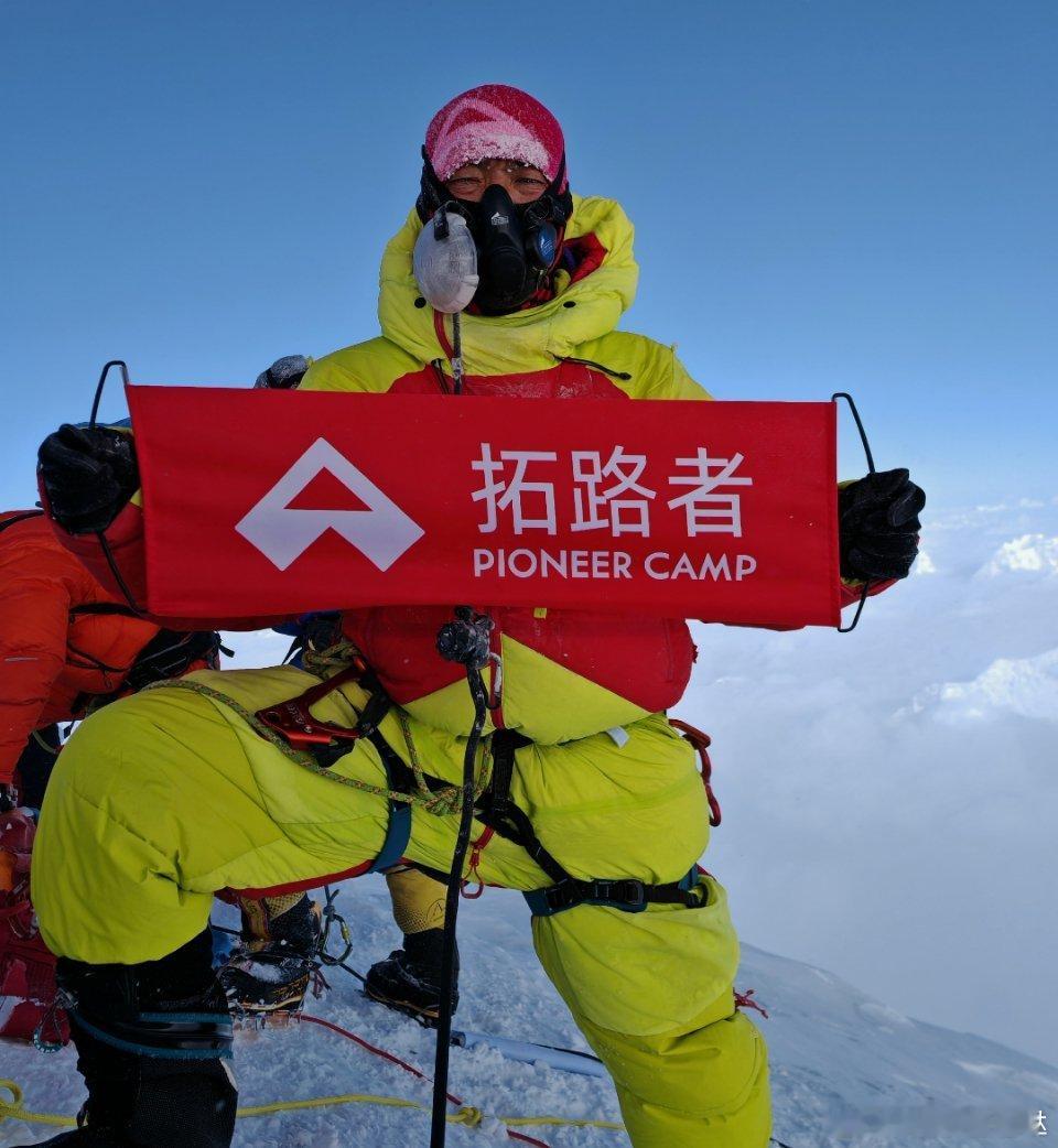 拓路者霸屏珠峰汉字登山服首次登顶珠峰  拓陆者 PioneerCamp国货之光，
