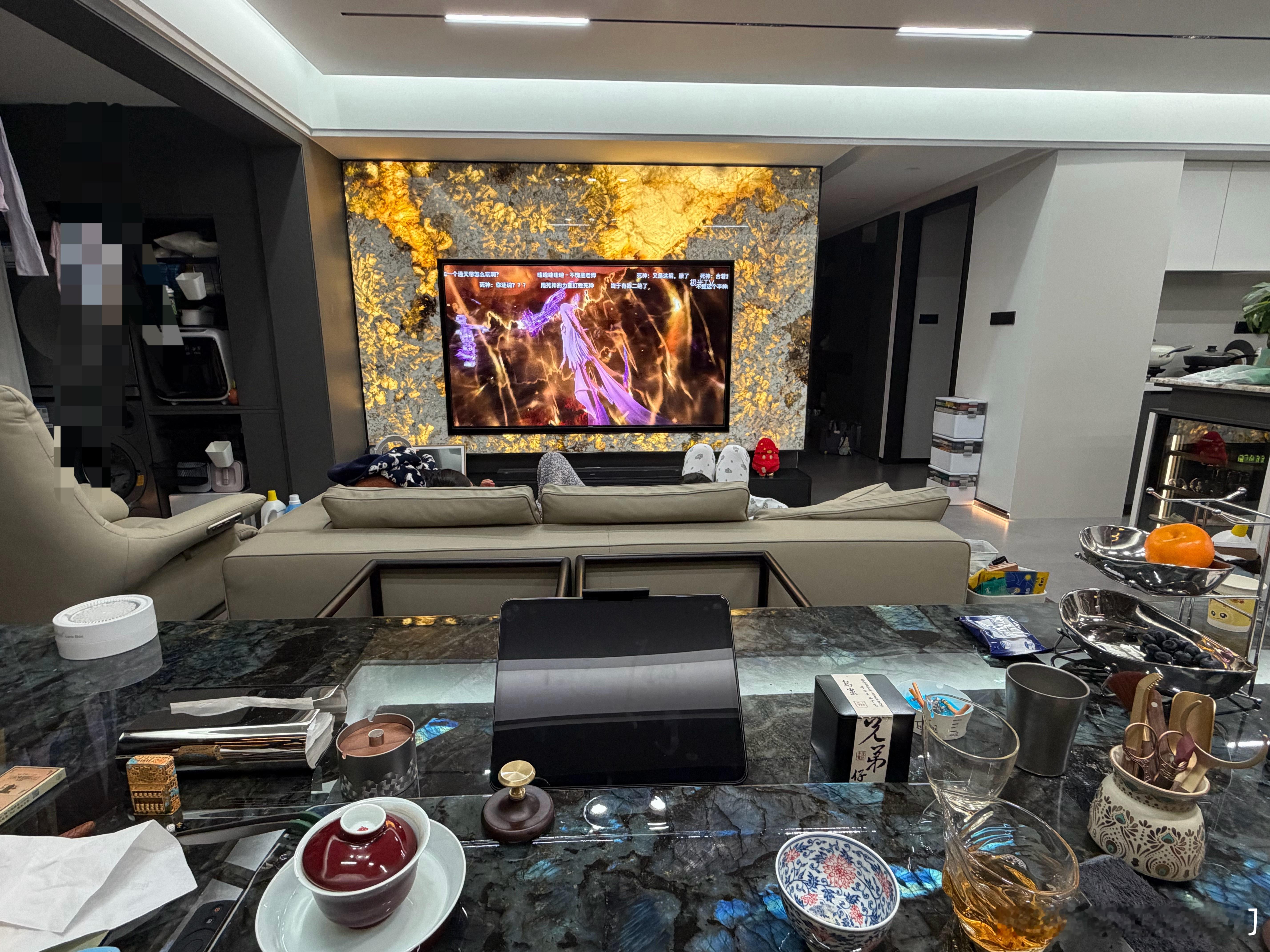 爷仨深夜追番！ 