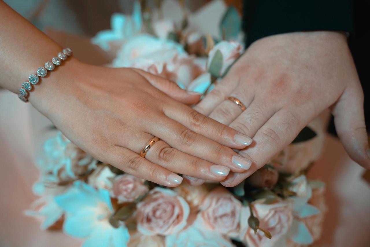 有钱无爱的婚姻你接受吗? 有钱无爱的婚姻，我还挺纠结的。之前刷到个相亲视频，男的