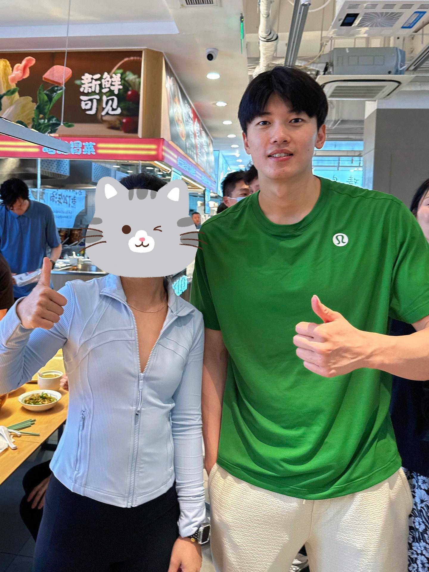 甬敢小兔  物流资讯｜老乡鸡活动合影汪顺
