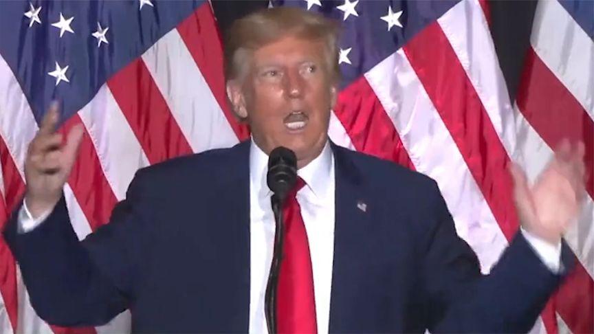 【特朗普“戏精”上身模仿拜登“迷路”引全场哄笑：这有啥难的？】当地时间7月7日，