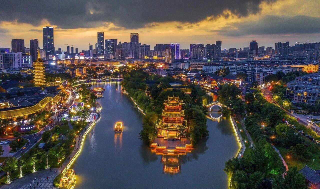 曾几何时，在江苏的经济版图上，淮安常被视为“苏北后进生”。
近年来，这座城市强势