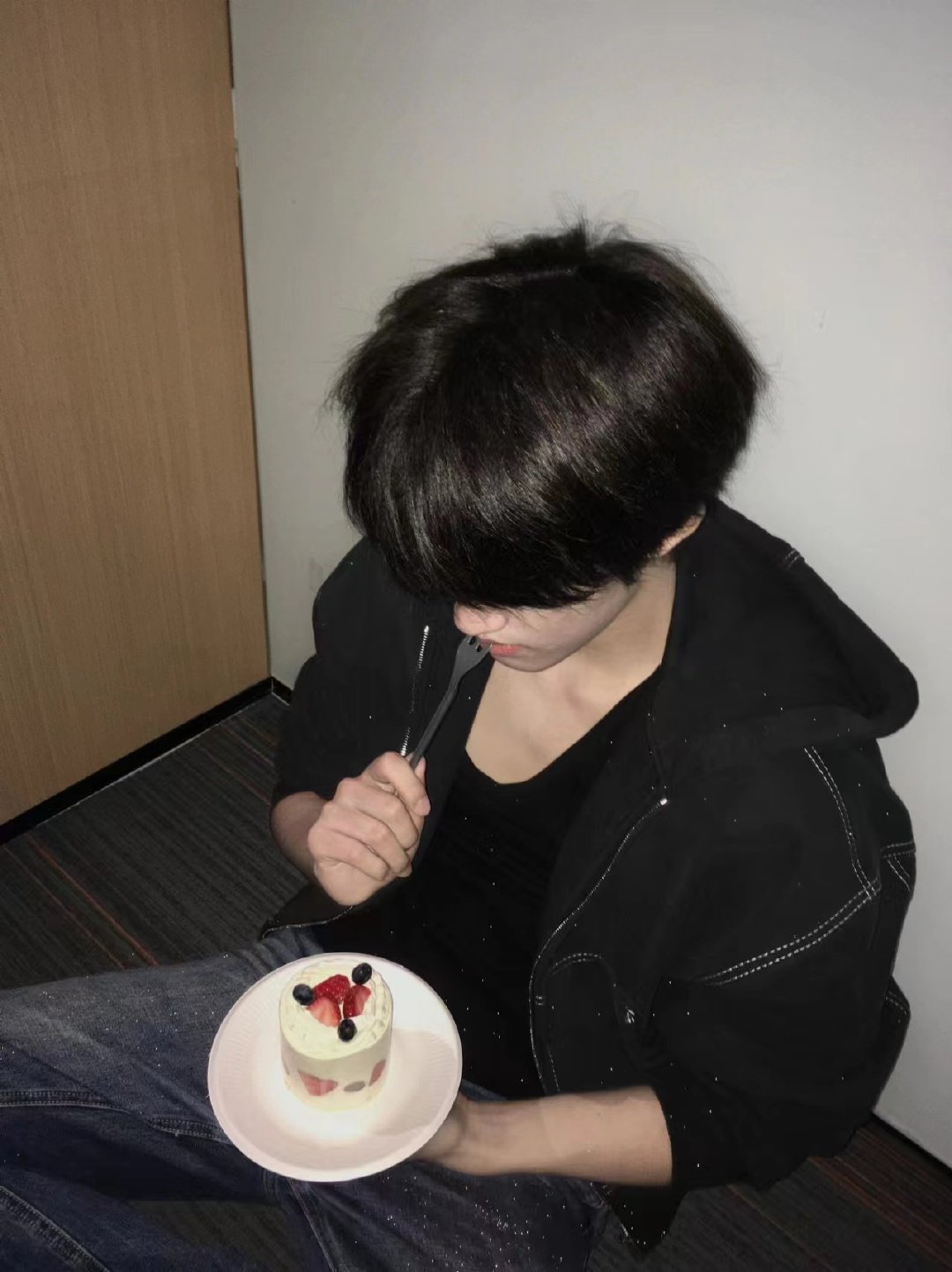 张极 给你们拍的张极这波操作太会了！别人被动营业，他主动把爱意藏进镜头，每一帧都