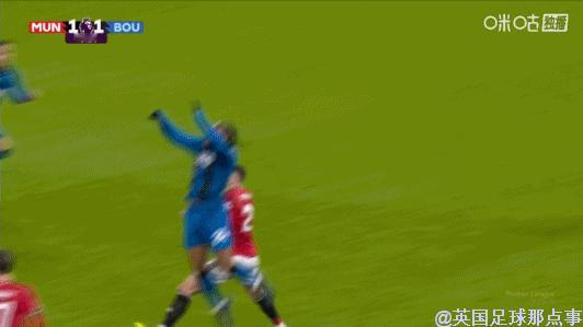 塞梅尼奥和达洛特发生冲突！塞梅尼奥有一个锁喉动作啊 最后两人各吃一张黄卡收场曼联