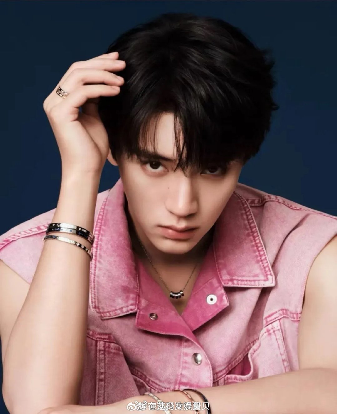 有没有发现鹿晗和周翊然长得也很难让人分清。。 